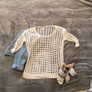Short sleeve white colored net crochet blouse